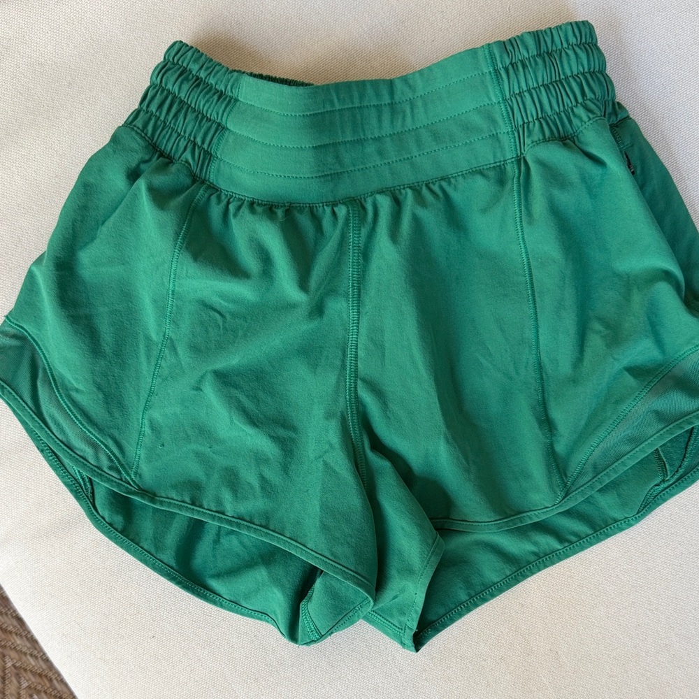 Lululemon Hotty Hot high rise 2.5 inch - size 2